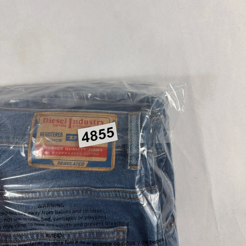 Diesel 2021-NC Straight Leg Jeans Medium Wash Stretch Denim Mens‎ 33x32